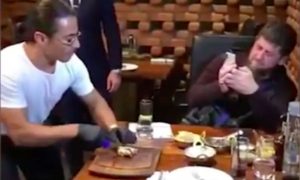 Всемирно известный повар не побоялся показать Кадырову нож