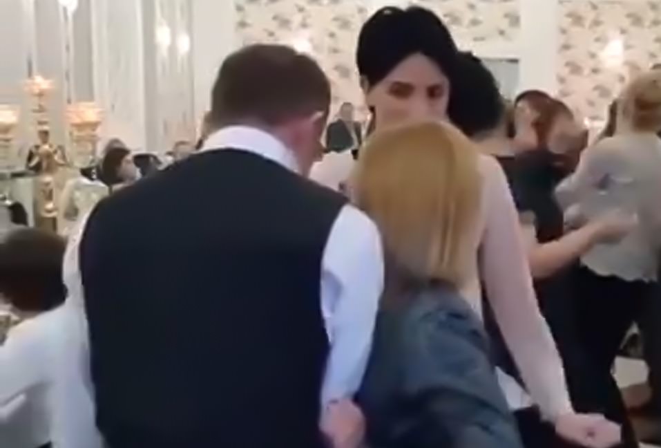 Танец мужа и жены. Свадьба грузинского мэра и модели. Лавров свадьба в Грузии. Ревнивая жена запрещает мужу танцевать.