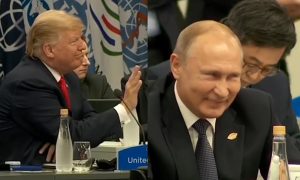 Путин и Трамп поприветствовали друг друга издали