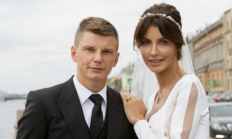 Жена Аршавина заявила о разводе с футболистом 