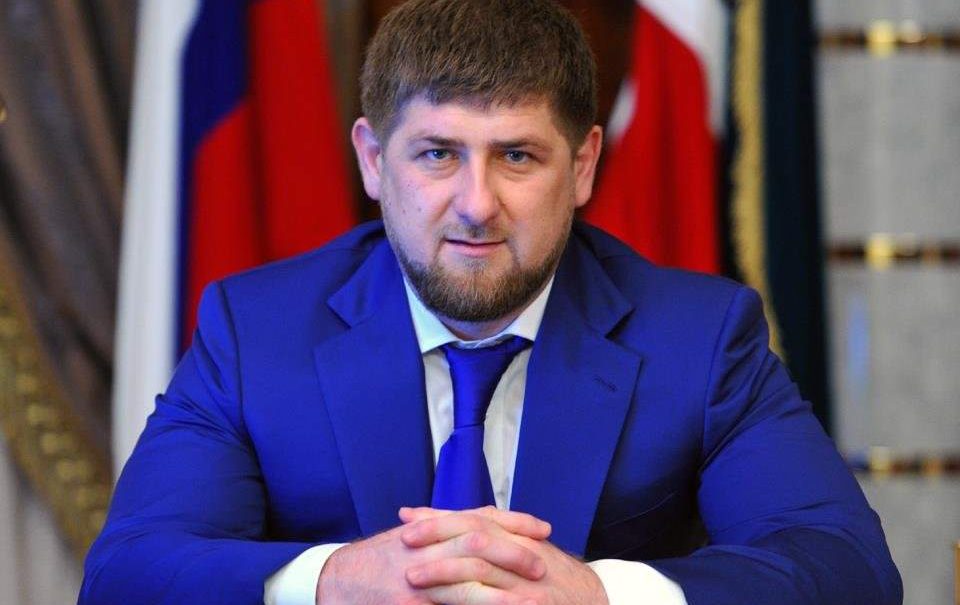 Кадыров поручил поднять зарплату медикам за счёт её снижения у чиновников 