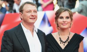Сломавший нос жене Башаров уехал из России