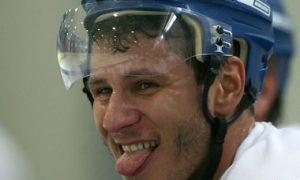 Российский хоккеист Сапрыкин устроил дебош на борту самолета