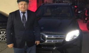Кадыров подарил отцу Нурмагомедова Mercedes