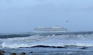 В Норвегии терпит бедствие  круизный лайнер, на борту есть россияне