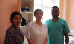 Горожане за 2 часа собрали одежду застрявшей в Екатеринбурге индийской семье