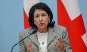 Президент Грузии отказалась считать русский язык объединяющим народы