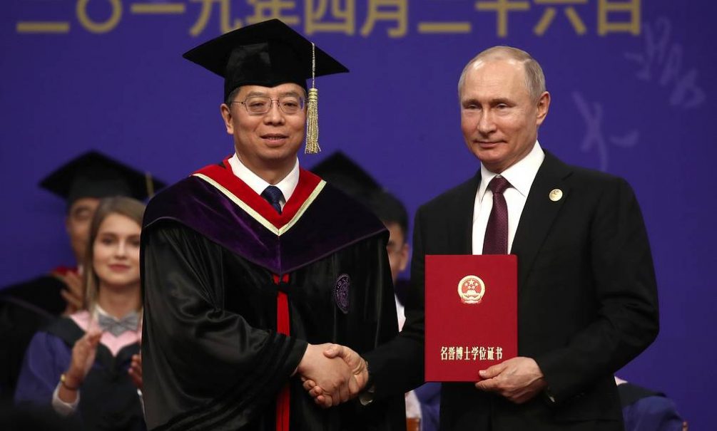 Путин стал почетным доктором университета Цинхуа, который закончил Си Цзиньпин 