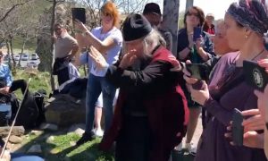 Священник сорвал уличный концерт Гребенщикова в Грузии