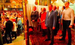 Мэр Сызрани оскандалился VIP-ширмой в храме