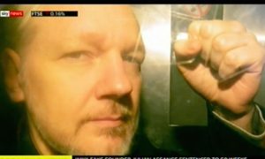 Суд Лондона вынес приговор главе WikiLeaks Ассанжу, и это еще не всё