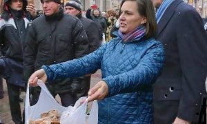 Любительнице раздавать печеньки Виктории Нуланд отказали в российской визе