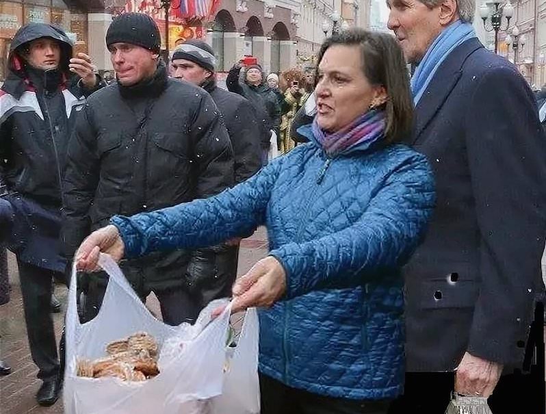 Любительнице раздавать печеньки Виктории Нуланд отказали в российской визе 