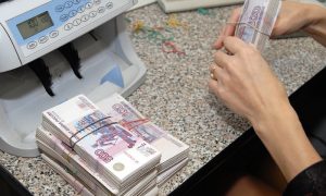 Политолог предсказал падение зарплат россиян в 2021 году