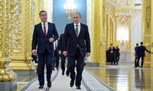 Чиновникам Кремля и правительства по-тихому вернули докризисные зарплаты