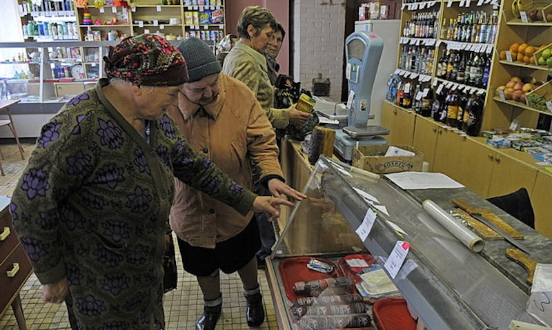 В России начнут закрываться магазины. Алкоголь исчезнет, а цены на продукты взлетят 