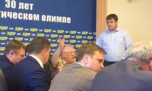 «Не трогай губернатора!» -  приказал Жириновский кандидату от ЛДПР