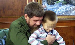 Кадыров доверил охрану шестилетнему смельчаку