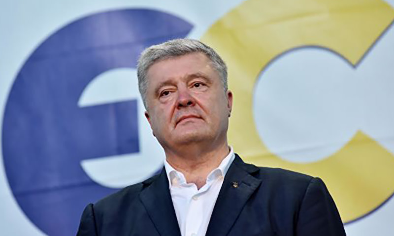 Порошенко уличили в снятии 34 млн долларов наличными 