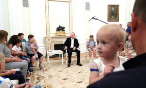 Детям в Кремле можно не соблюдать протокол