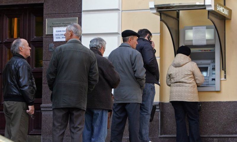 Картинка очередь в банкомат