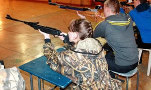 Российских школьников хотят приучать к оружию