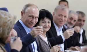 Путин в Ботлихе выпил водки