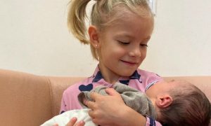 «Он такой хороший!»: 5-летняя дочь Тимати познакомилась с братом