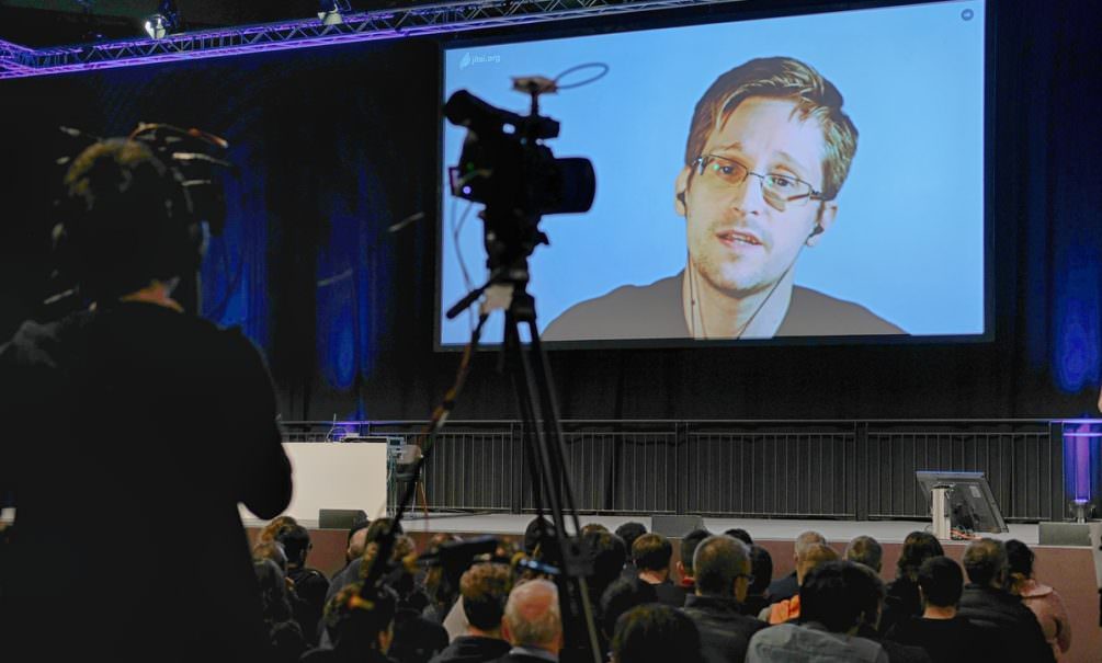 Сноуден обвинил спасшую его от ареста Россию во вмешательстве в выборы в США 