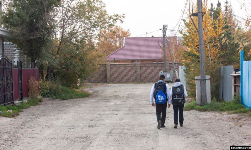 В алтайском селе перестали учиться дети: последняя учительница уехала в Германию