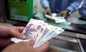 Россиянам стало рекордно невыгодно нести деньги в банки