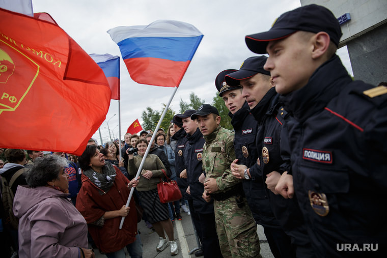 Свыше 70% россиян считают, что интересы властей и общества не совпадают Свыше 70% россиян считают, что интересы властей и общества не совпадают