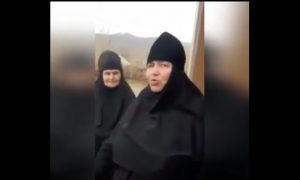 Служительница церкви рассказала, что обязана делать каждая женщина для своего мужчины