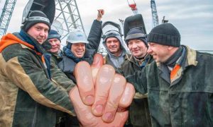 Со строителями Крымского моста до сих пор не расплатилась