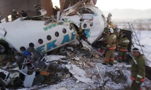 В Казахстане упал самолет авиакомпаниии Bek Air. На борту было 96 человек