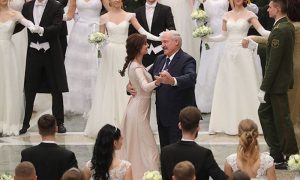 Лукашенко станцевал с самой красивой девушкой на Венском балу
