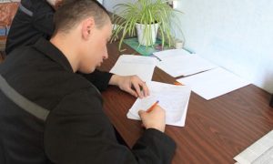 Российских заключенных вынудят писать покаянные письма своим жертвам