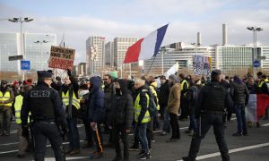 Протесты не помогли: во Франции повысили пенсионный возраст