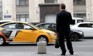 МВД поддержало предложение о запрете стоянки такси в жилой зоне