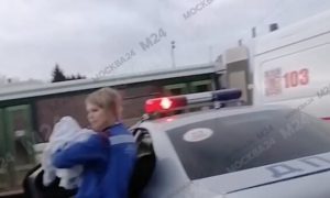 Полицейские в Москве приняли роды в патрульной машине