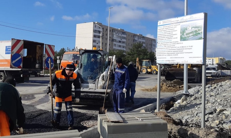 Андреевский парк в Геленджике объявили отремонтированным несмотря на незаконченные работы 