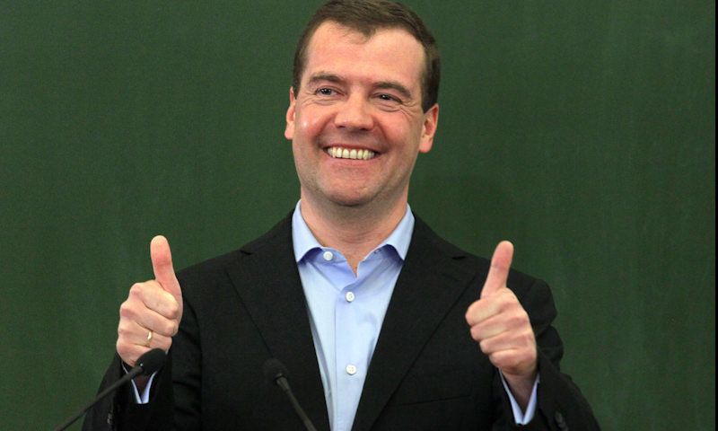 Можно выдохнуть: Медведев не потерял в зарплате на новой работе 