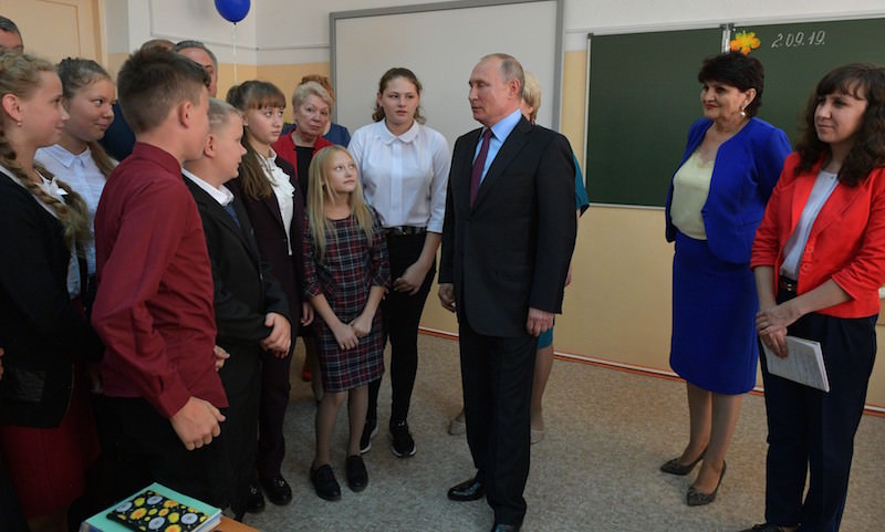 Горячие обеды бесплатно младшим классам и 5000 рублей за классное руководство, – Путин Горячие обеды бесплатно младшим классам и 5000 рублей за классное руководство, – Путин