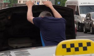 В России хотят запретить судимым по тяжким статьям работать водителями такси