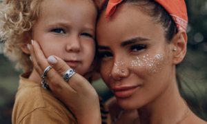 «Бали для жаркого секса с серферами»: Айза Анохина увезла сына с острова