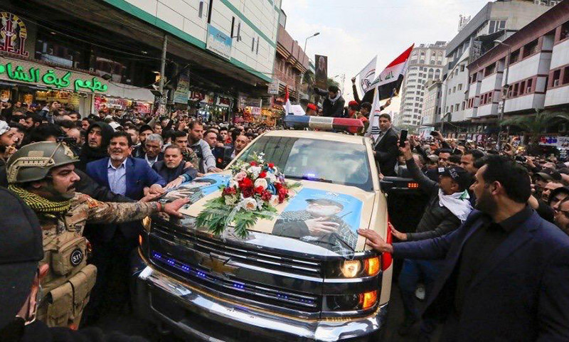 Убитого США иранского генерала везли в последний путь на американской машине 