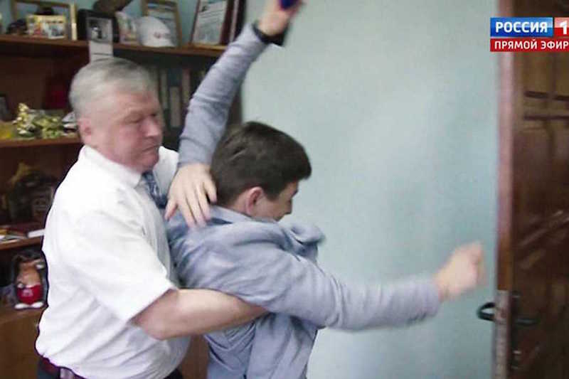 Российского чиновника осудили на два года за нападение на журналиста 