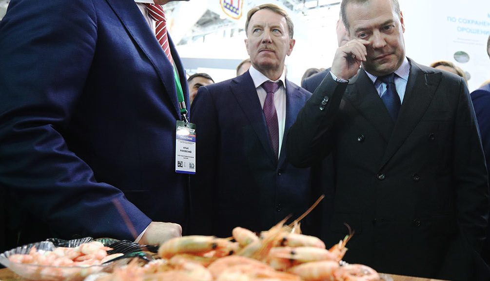 Правительство Медведева не успело потратить триллион рублей 