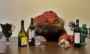 «Беспробудное пьянство и деградация»: эксперт рассказал, сколько должны отдыхать россияне на Новый год