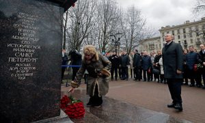 Путин оценил жизнь на зарплату в 10 тысяч рублей